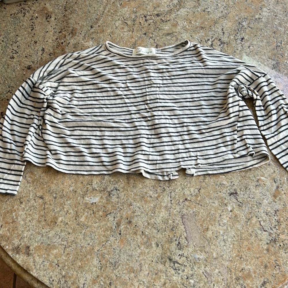 Vintage Havana long sleeve, buttons down the back